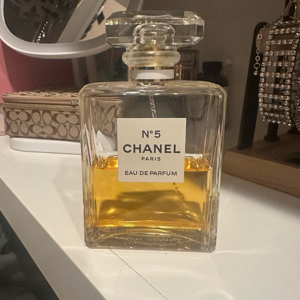 CHANEL No. 5 Eau de Parfum with Gold Hue